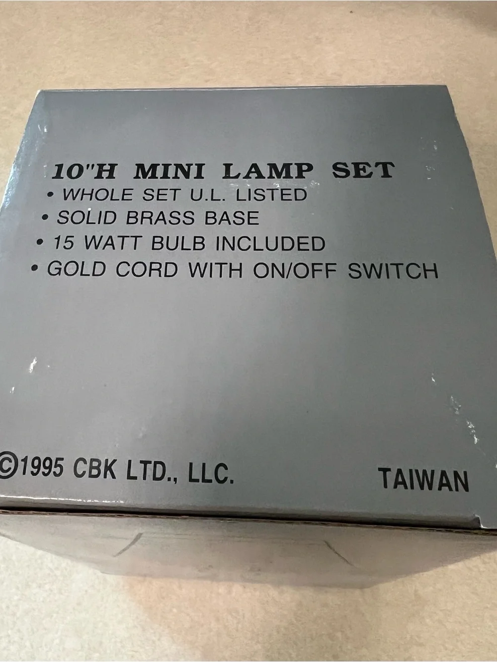 Gold Pineapple Accent Lamp Base with White Bulb Sleeve new in box